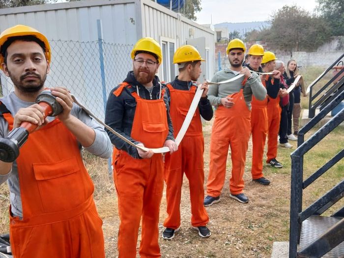 Yangın hortumu ile müdahale eğitimi